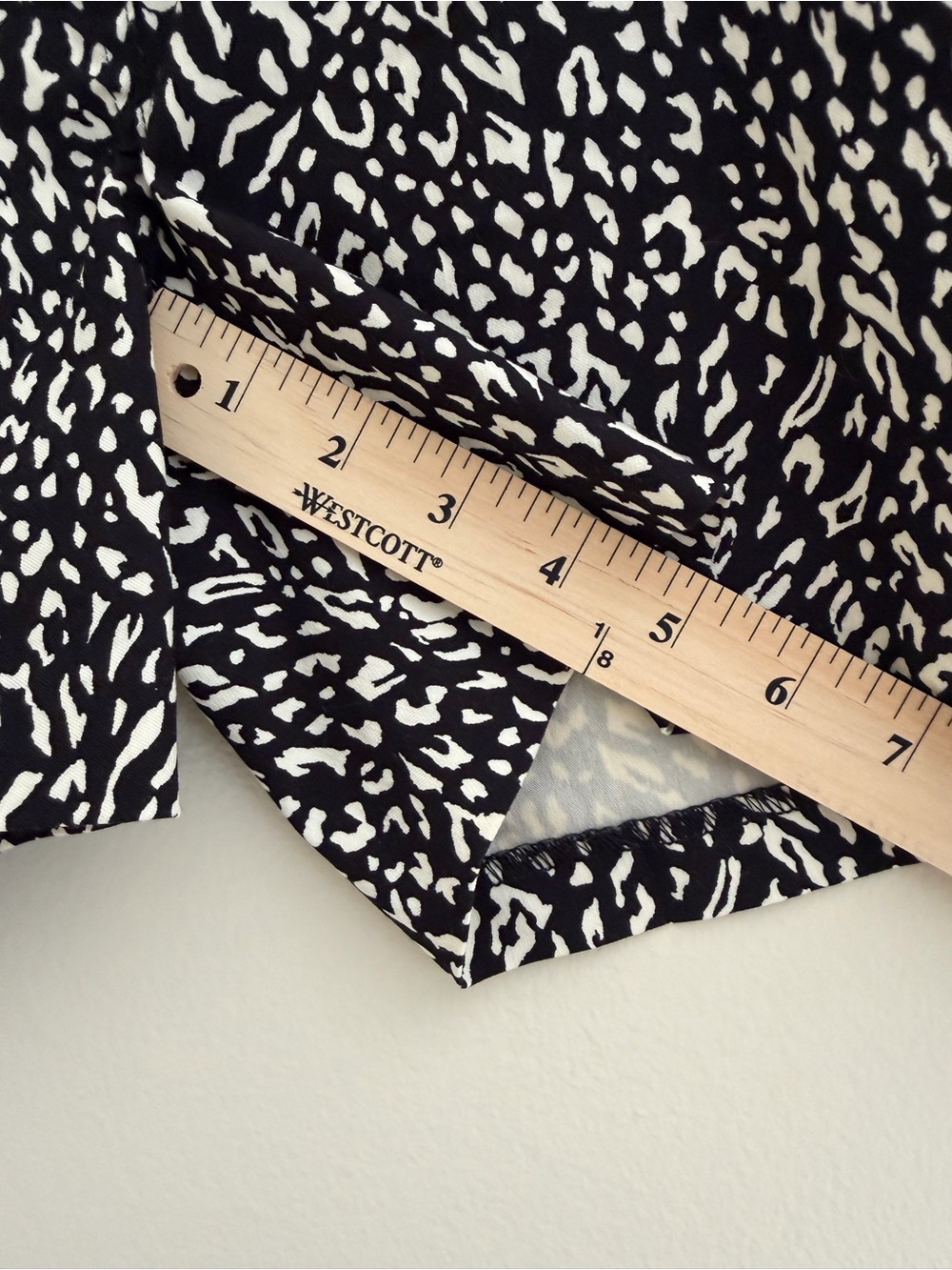 89th & Madison Black and White Animal Print Jean Shorts Size 6 - Picture 12 of 13